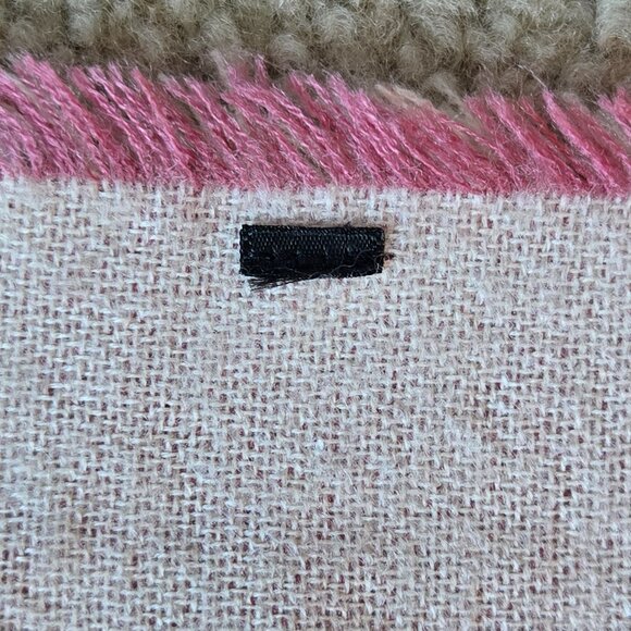 Bloomingdale's reversible oversized scarf/shawl pink ivory - Picture 5 of 6